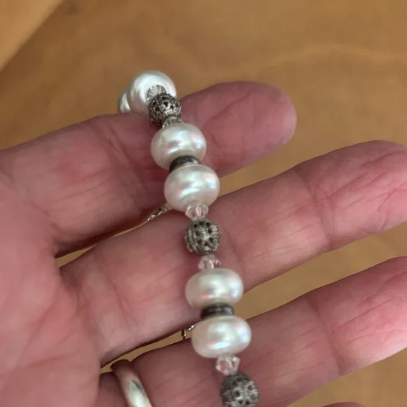 Lustrous Pearl and Silver Beaded Bracelet - Picture 4 of 5
